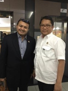 Menkominfo Rudiantara (kanan) bersama Ketua BPP Perhumas Agung Laksamana setelah audiensi terkait KNH 2016 di Kantor Kementerian Kominfo, Jakarta (5/8).