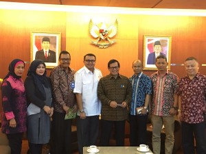 PERHUMAS 1 Foto bersama Sekretaris Kabinet Bapak Pramono Anung dengan Ketua Umum BPP PERHUMAS Bapak Agung Laksamana serta pengurus BPP PERHUMAS lainnya